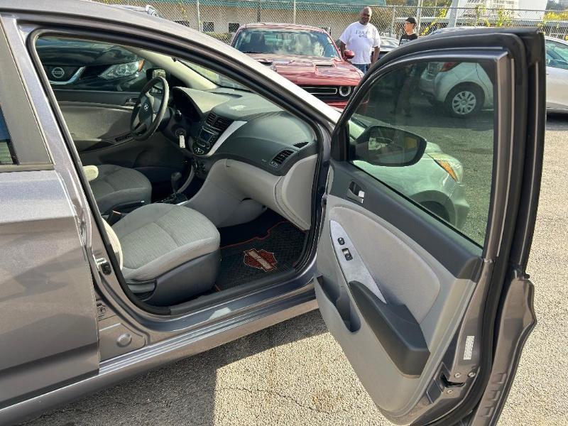 Hyundai Accent SE 4-Door 6A 2017