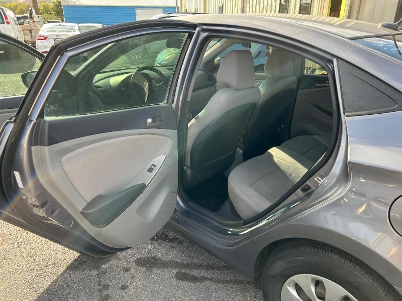 Hyundai Accent SE 4-Door 6A 2017