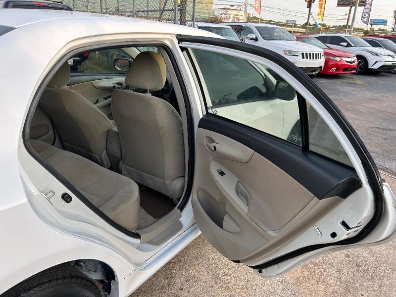 Toyota Corolla S 5-Speed MT 2013