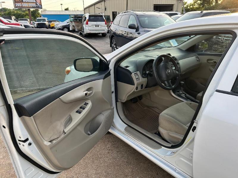 Toyota Corolla S 5-Speed MT 2013