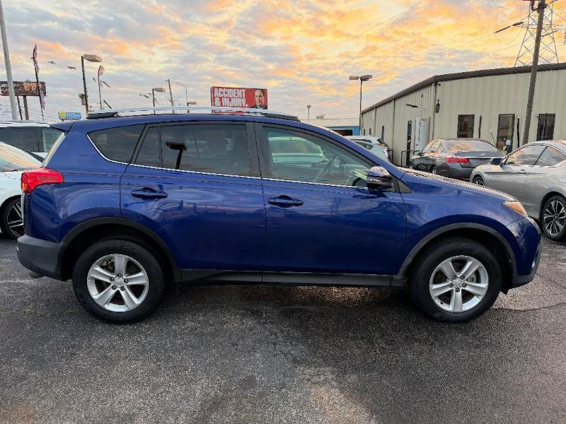 Toyota RAV4 XLE FWD 2014