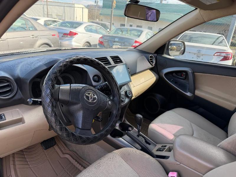 Toyota RAV4 Base I4 2WD 2010