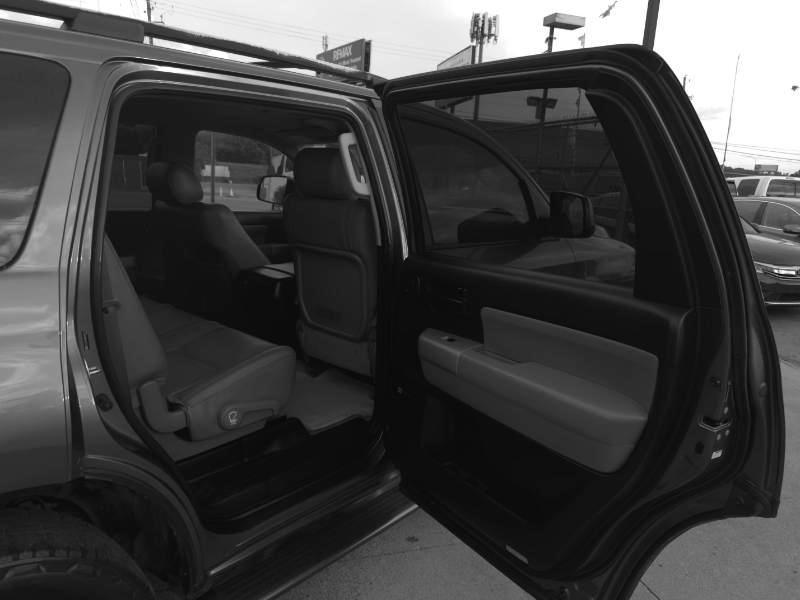 Toyota Sequoia SR5 5.7L 2WD 2008