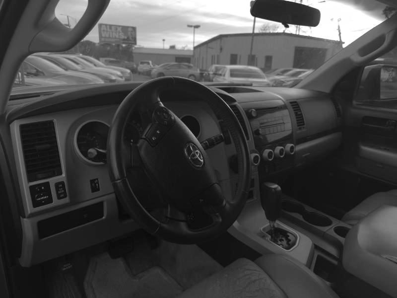 Toyota Sequoia SR5 5.7L 2WD 2008