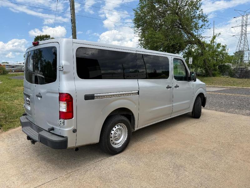 Nissan NV Passenger 3500 SV V6 2017