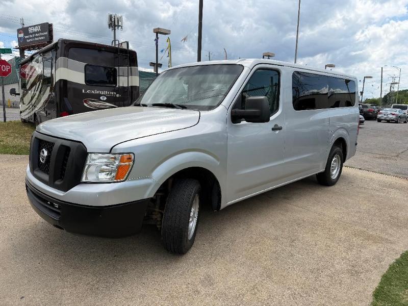 Nissan NV Passenger 3500 SV V6 2017