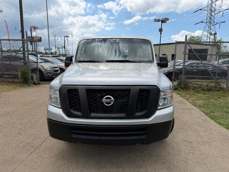 Nissan NV Passenger 3500 SV V6 2017