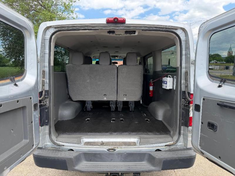 Nissan NV Passenger 3500 SV V6 2017