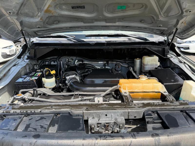 Nissan NV Passenger 3500 SV V6 2017