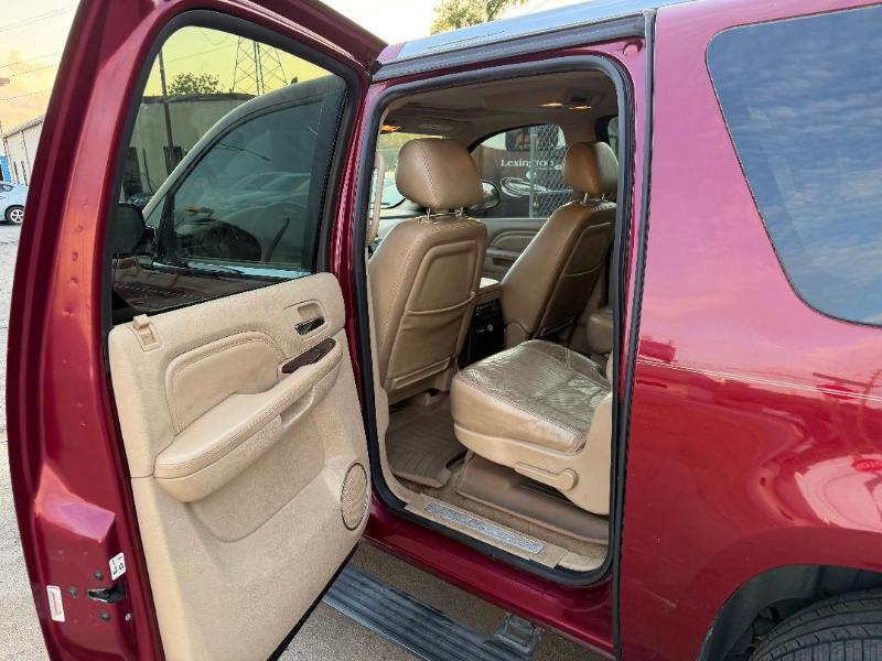 Cadillac Escalade ESV AWD Premium 2011