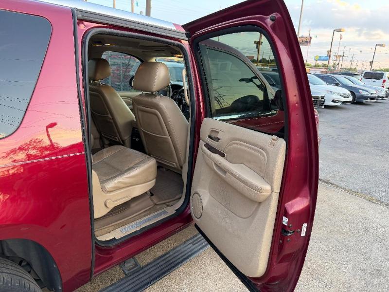 Cadillac Escalade ESV AWD Premium 2011