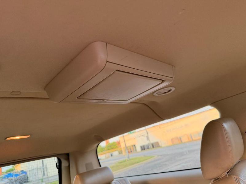 Cadillac Escalade ESV AWD Premium 2011