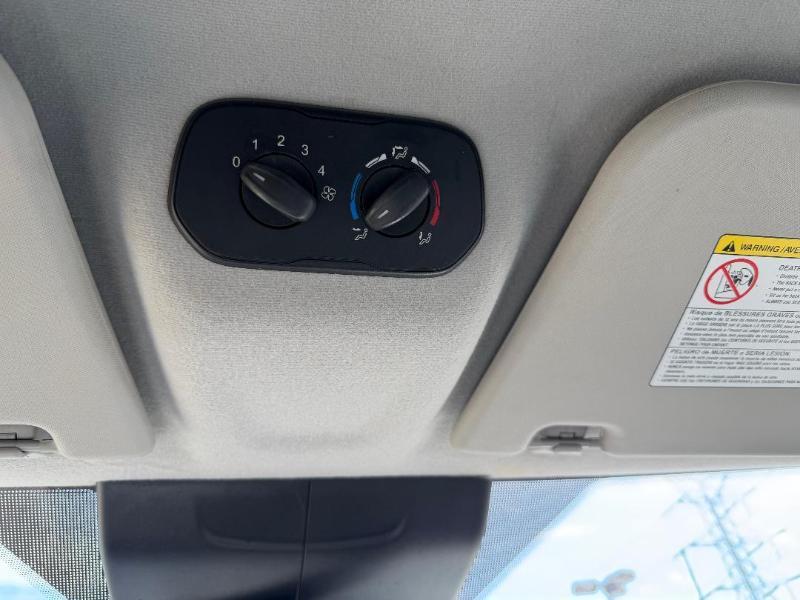 Ford Transit 350 Wagon Low Roof XLT 60/40 Pass. 148-in. WB 2015