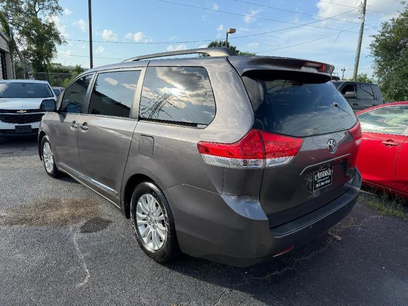 Toyota Sienna XLE FWD 8-Passenger V6 2014