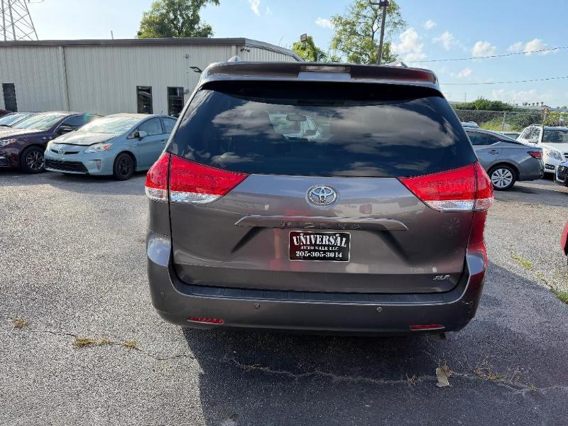 Toyota Sienna XLE FWD 8-Passenger V6 2014