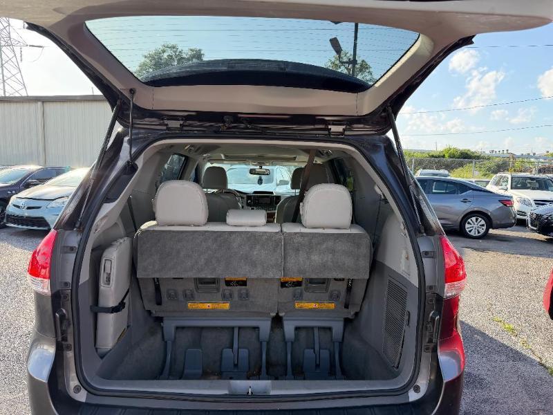 Toyota Sienna XLE FWD 8-Passenger V6 2014