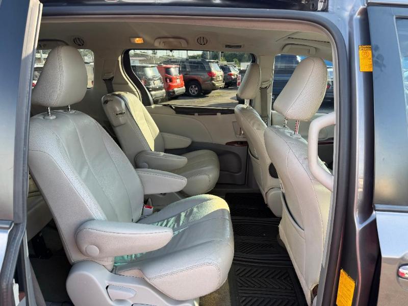 Toyota Sienna XLE FWD 8-Passenger V6 2014