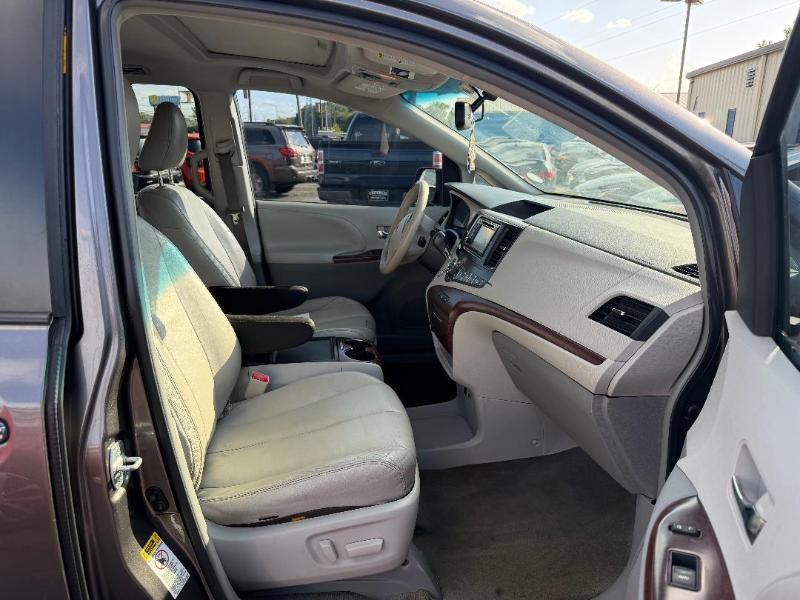 Toyota Sienna XLE FWD 8-Passenger V6 2014