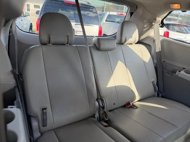 Toyota Sienna XLE FWD 8-Passenger V6 2014