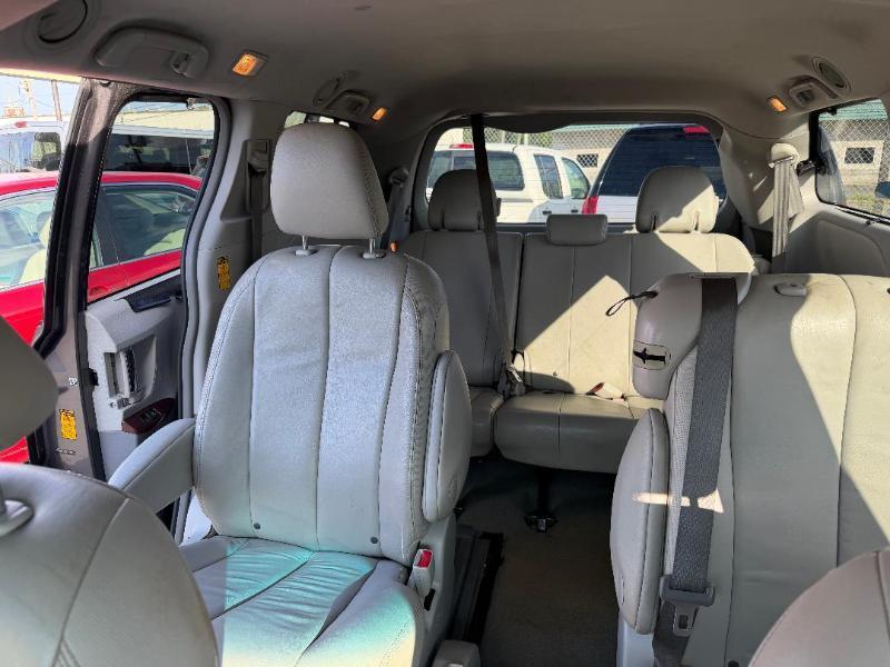 Toyota Sienna XLE FWD 8-Passenger V6 2014