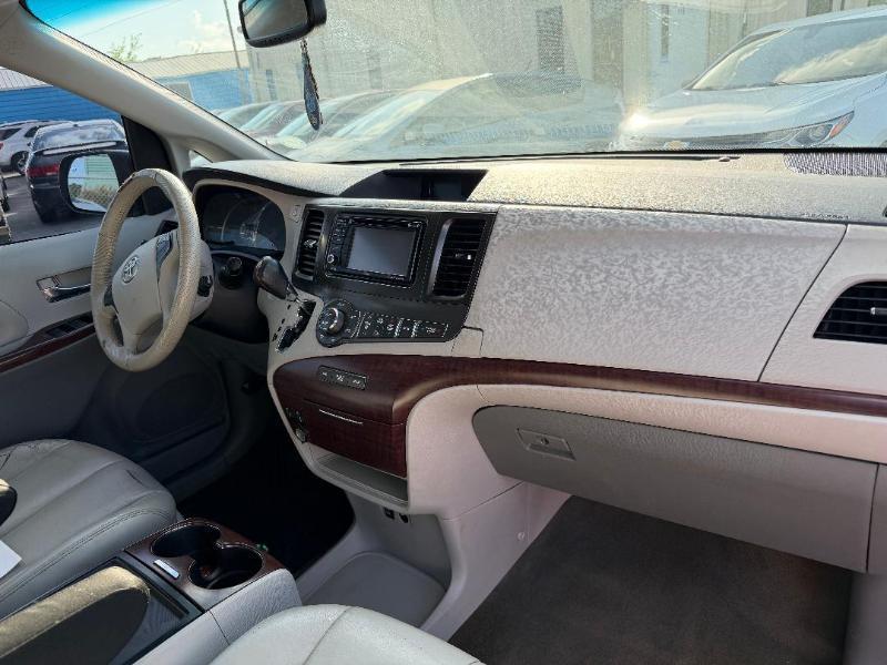 Toyota Sienna XLE FWD 8-Passenger V6 2014