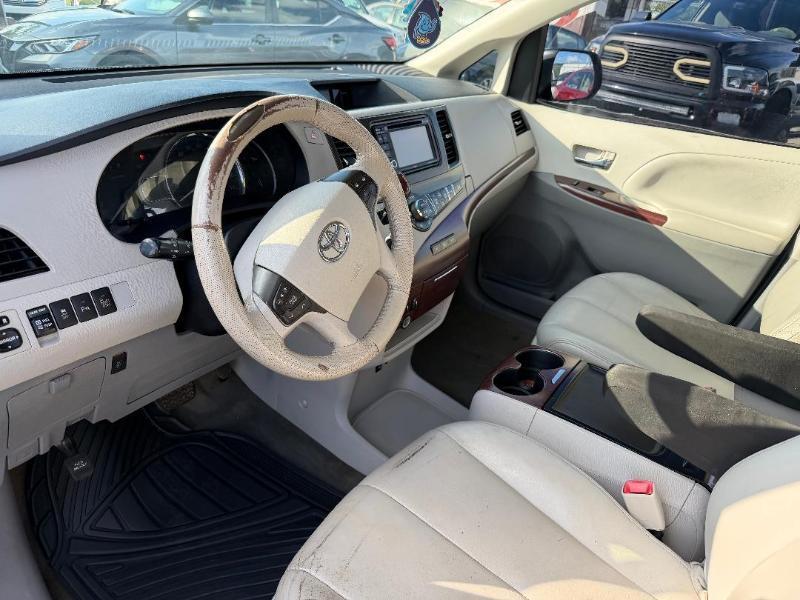 Toyota Sienna XLE FWD 8-Passenger V6 2014