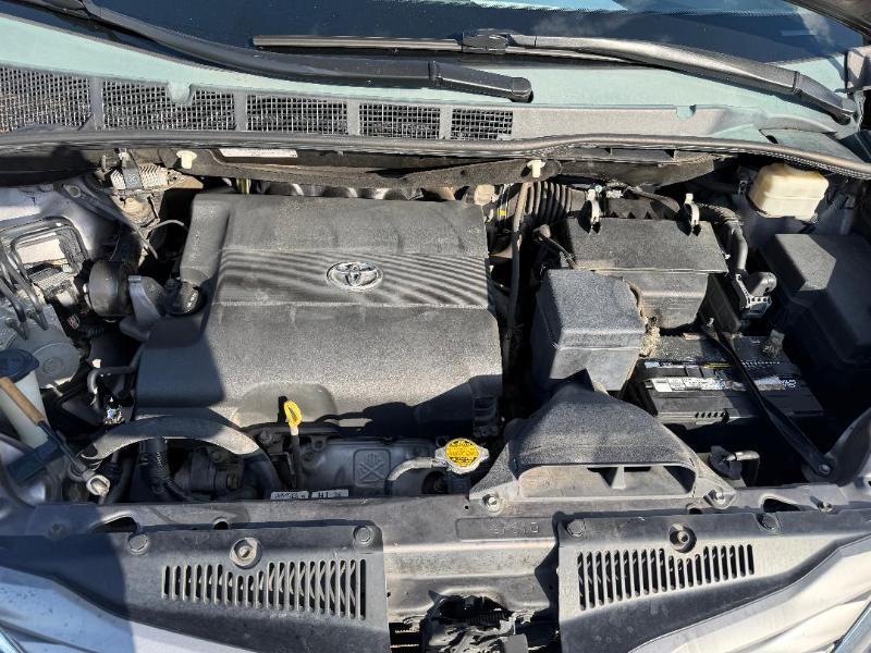 Toyota Sienna XLE FWD 8-Passenger V6 2014