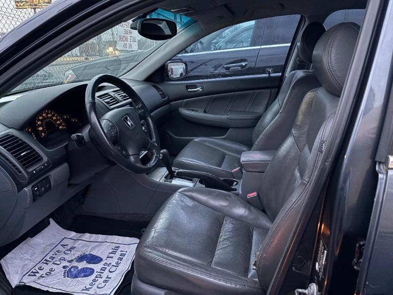 Honda Accord EX V-6 Sedan AT with Navigation System and XM Radi 2005