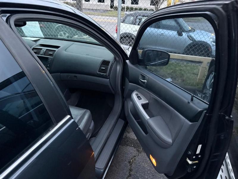 Honda Accord EX V-6 Sedan AT with Navigation System and XM Radi 2005