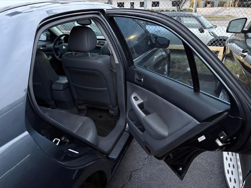 Honda Accord EX V-6 Sedan AT with Navigation System and XM Radi 2005