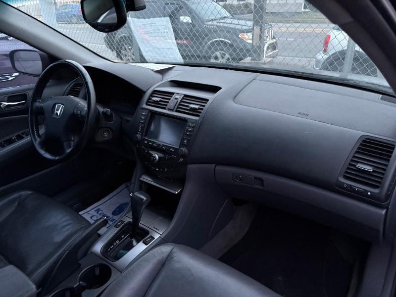 Honda Accord EX V-6 Sedan AT with Navigation System and XM Radi 2005