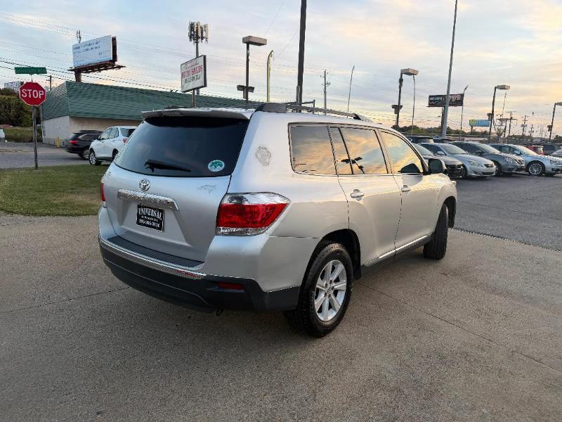 Toyota Highlander Base 2WD V6 2013