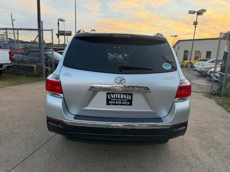 Toyota Highlander Base 2WD V6 2013