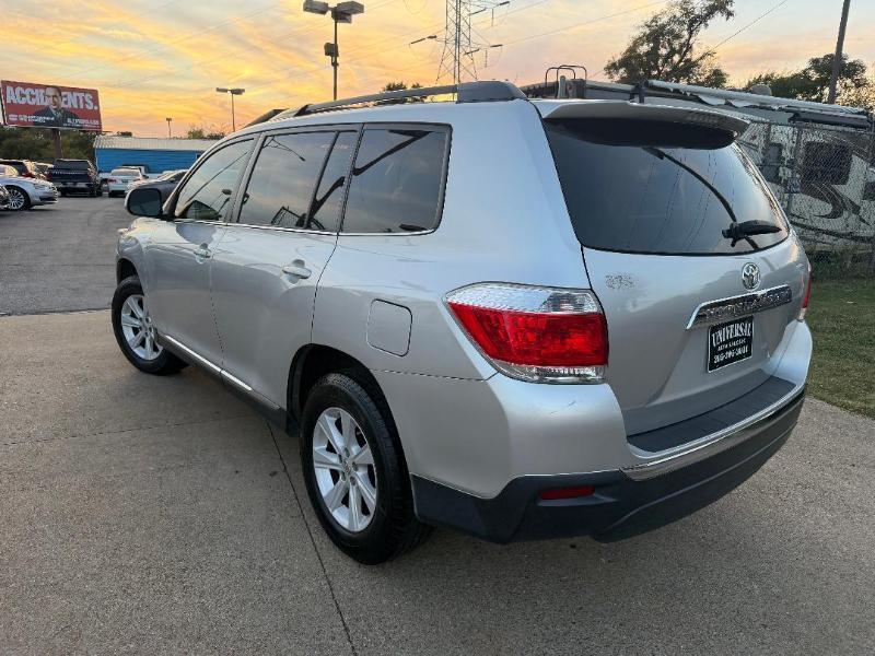 Toyota Highlander Base 2WD V6 2013