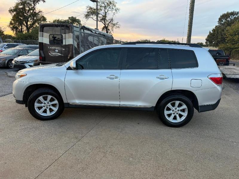 Toyota Highlander Base 2WD V6 2013