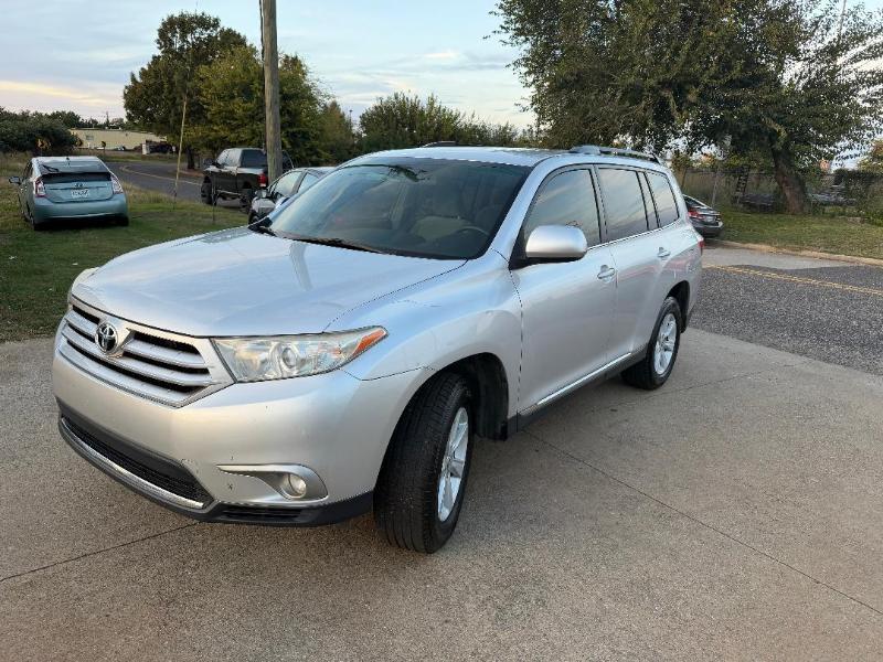 Toyota Highlander Base 2WD V6 2013