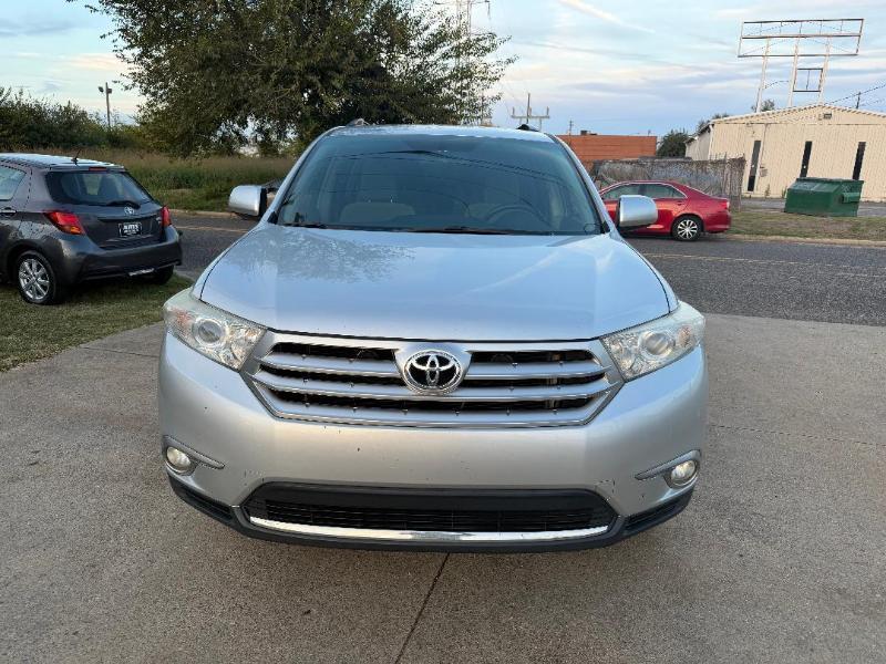 Toyota Highlander Base 2WD V6 2013