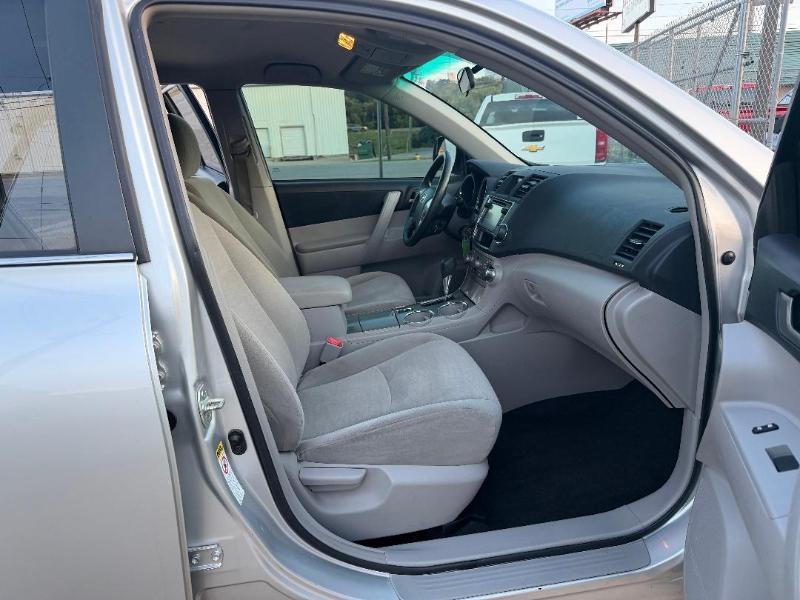 Toyota Highlander Base 2WD V6 2013