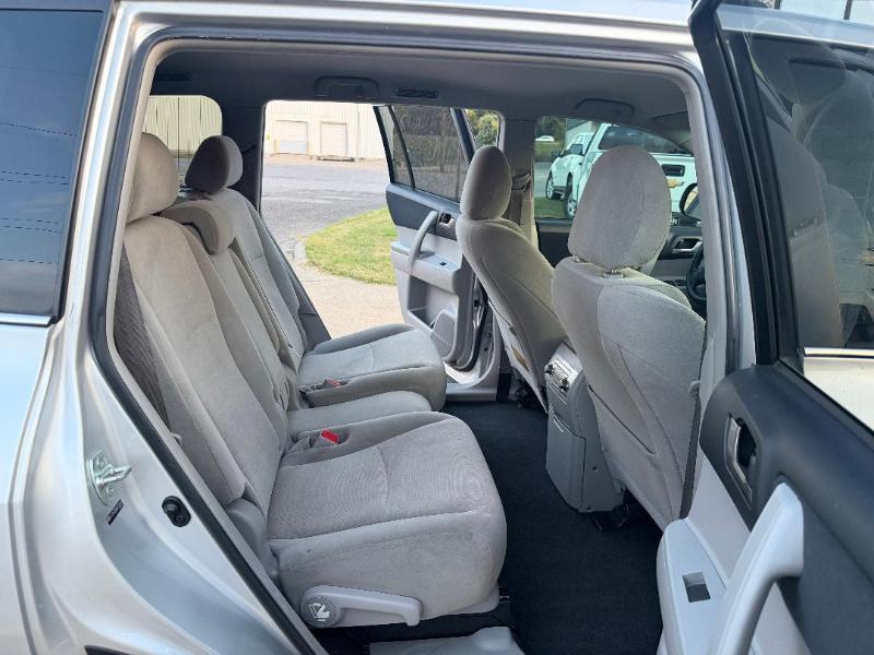 Toyota Highlander Base 2WD V6 2013