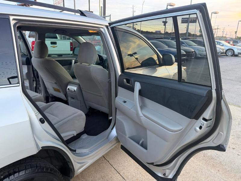 Toyota Highlander Base 2WD V6 2013