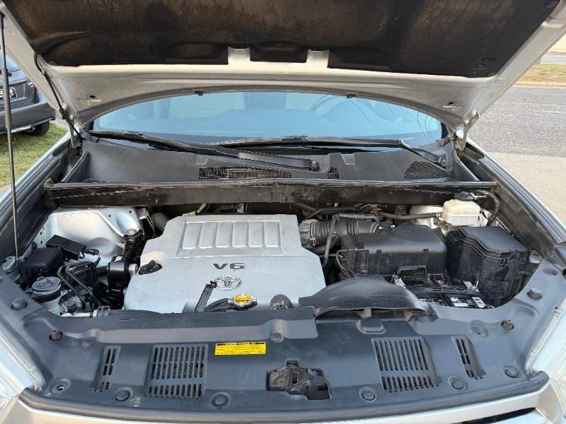 Toyota Highlander Base 2WD V6 2013