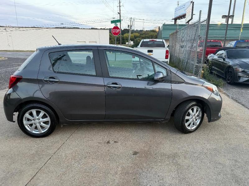 Toyota Yaris LE 5-Door AT 2015
