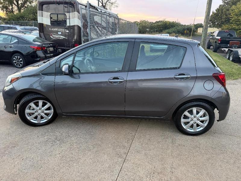 Toyota Yaris LE 5-Door AT 2015