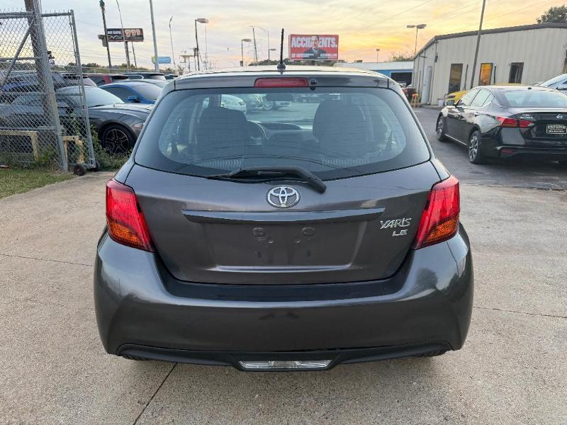 Toyota Yaris LE 5-Door AT 2015