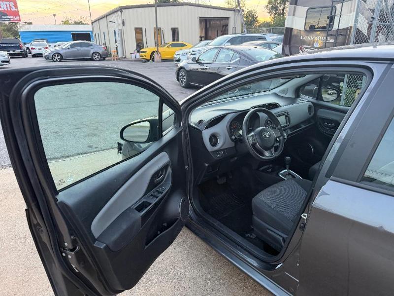 Toyota Yaris LE 5-Door AT 2015