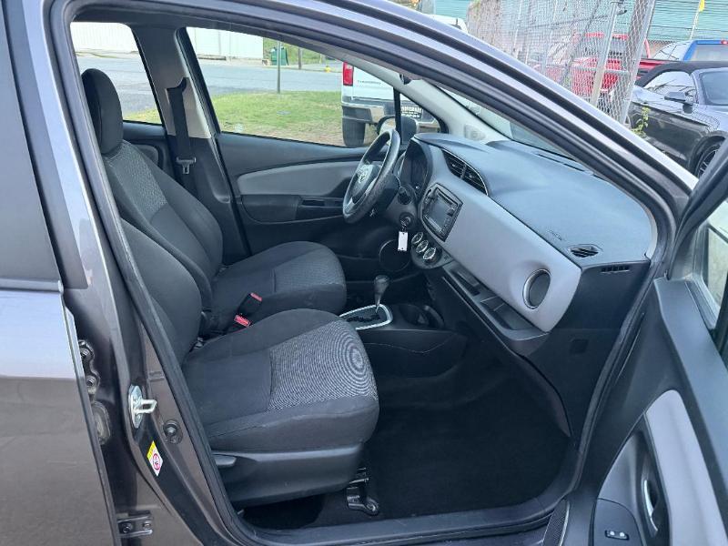 Toyota Yaris LE 5-Door AT 2015