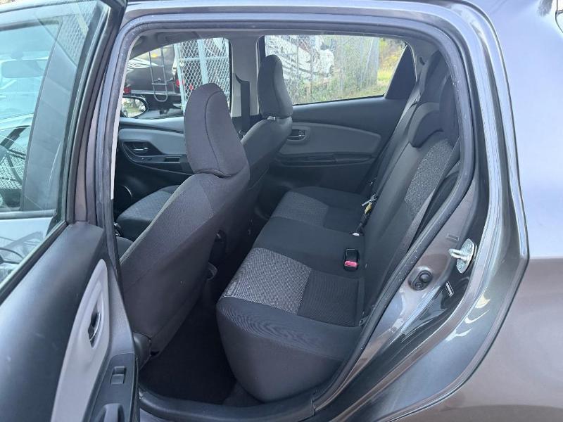 Toyota Yaris LE 5-Door AT 2015