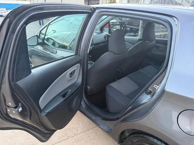 Toyota Yaris LE 5-Door AT 2015
