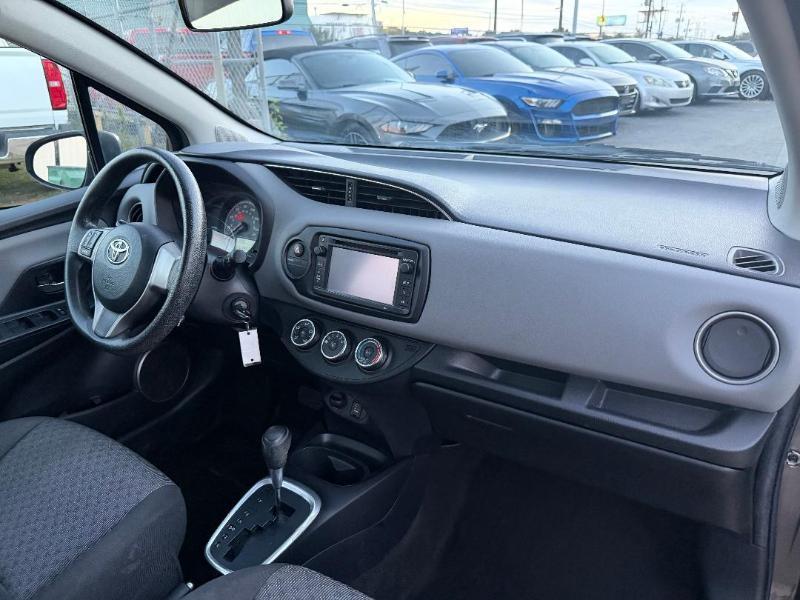 Toyota Yaris LE 5-Door AT 2015