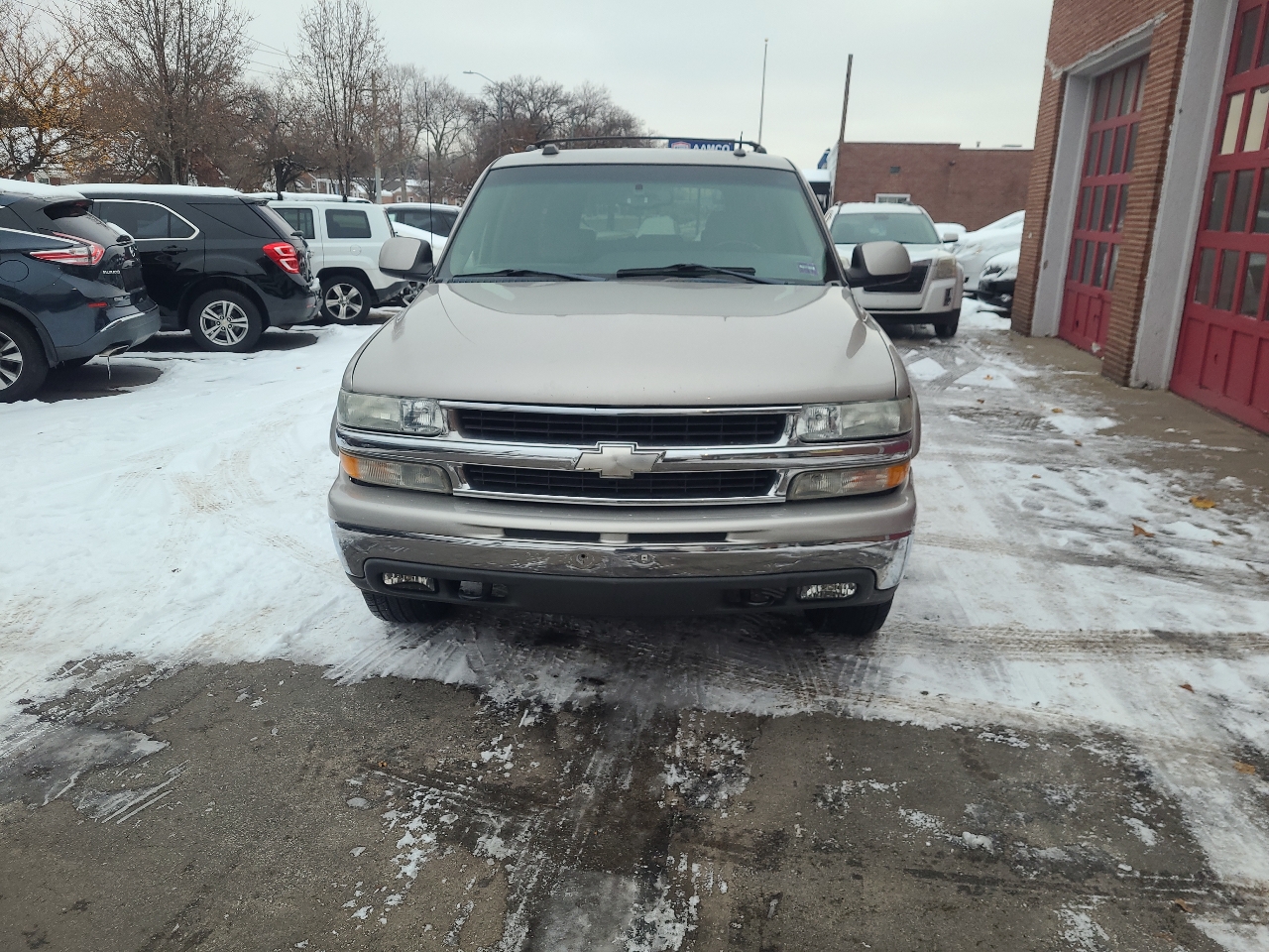2004 Chevrolet Suburban LS's photo
